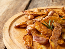 Se você joga fora as cascas de batata, agora você não joga mais: aprenda a fazer um snack delicioso com essa parte do alimento para driblar a fome