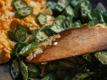 O segredo do quiabo sem baba está nesse passo que muitos desconhecem