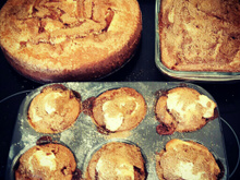 Bolo de banana com açúcar e canela