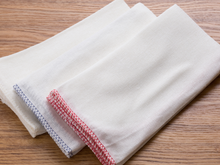 Em truque de vovó dá para confiar: esse é o jeito certo de lavar os panos de prato e deixar branquinho