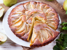 “Sempre que faço essa sobremesa, meus convidados querem a receita”: Torta de pera e amêndoas pronta em 15 minutos