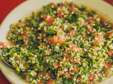 2 saladas rápidas e saborosas para um jantar em família