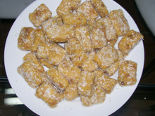 Cocadinha de banana da terra com coco