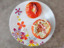 Tomate recheado com pesto