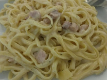 Macarrão ao molho branco com bacon