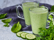 Quais os benefícios do suco de pepino, salsa e kiwi e como fazer essa bomba de nutrientes de um jeito delicioso