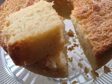 Bolo de mandioca com coco delicioso e cremoso