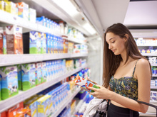 É por isso que você deve sempre pegar os produtos que estão no fundo da prateleira do supermercado