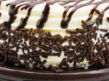 Escondidinho gelado de leite em pó com creme de avelã