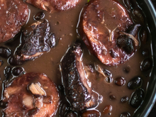 Nem linguiça, nem bacon: esta é a minha carne preferida para dar sabor e adicionar proteína ao feijão