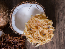 Cocada de sanduicheira só leva 3 ingredientes e fica pronta em minutos: vem ver