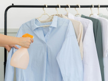 Borrifar vinagre nas roupas antes de lavá-las: para que serve e por que é recomendado?