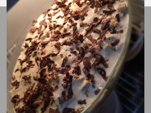 Pavê de chocolate com biscoito champagne