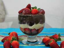 Sobremesa na taça é deliciosa e fica linda na mesa de Natal: veja 12 receitas práticas