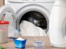 Mulher descobre objeto assustador com odor fétido em sua máquina de lavar: "Achei que estava vivo"