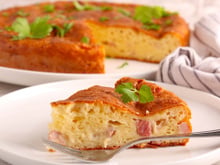Bolo salgado feito no liquidificador é a receita perfeita para quem busca praticidade: veja como deixar a massa fofinha no TudoGostoso