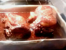 Costela assada com molho tipo barbecue