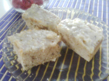 Bolo de nozes e castanha com cobertura de camafeu