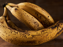 Jordi Cruz, chef: "Para evitar que as bananas escureçam rapidamente, não as guarde na geladeira; é melhor usar filme plástico."