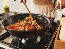 Quer saber como escolher a frigideira certa para a sua cozinha? Te mostramos três opções que vão fazer diferença na sua casa