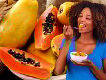 Eu como mamão todos os dias desde que descobri o que acontece com o corpo se consumir fruta com frequência