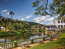 Pequena vila de 18 mil habitantes vem conquistando visitantes por unir serra, mar e clima pacato pertinho de Curitiba
