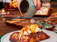 Panettone na chapa com sorvete e calda