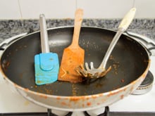 Você está lavando a espátula de silicone do jeito certo? Descubra como fazer!