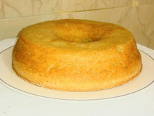 Bolo simples de pão ameanhecido