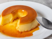 Eu não acreditava que dava para fazer um pudim tão cremoso sem forno e sem ovos até testar essa receita do TudoGostoso