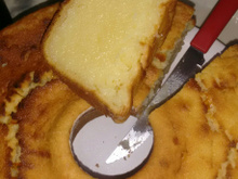 Bolo de macaxeira, aipim ou mandioca com coco e queijo