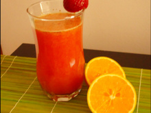 Suco de laranja com morango