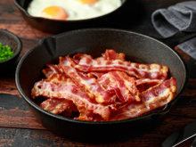 Como fazer bacon crocante e sequinho na airfryer, na frigideira e no micro-ondas para deixar suas receitas ainda mais gostosas ou comer puro