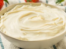 Recheio de Ninho cremoso e firme com 4 ingredientes que não vai ao fogo