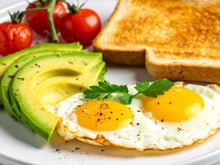 Especialista em psiconeuroimunologia: "Pessoas que consomem proteínas e gorduras no café da manhã tomam decisões melhores e são menos impulsivas."