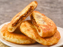 Hotteok: panqueca doce coreana que conquista pelo recheio caramelizado de nozes com canela