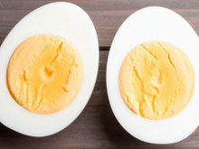 Aumente a absorção de proteínas! Uma nutricionista explica quais alimentos combinar com ovos cozidos pela manhã