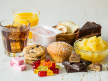 Tá precisando cortar o açúcar? Comece agora com essas 6 dicas simples no dia a dia