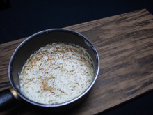 O arroz queimou? Truque simples tira o gosto de queimado do arroz