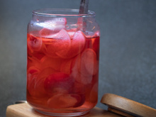 Nem pepino, nem cebola: fiz essa conserva com rabanete pela primeira vez e agora não fico sem!