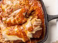 Nunca mais cozinharei frango à parmegiana de outra forma depois que aprendi essa receita de chef