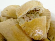 Pastel  assado com recheio de pizza