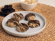 Como fazer biscoitos de aveia saudáveis ​​e crocantes de verdade com apenas dois ingredientes, sem açúcar ou farinha