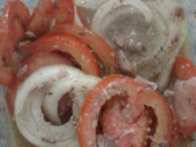 Salada de tomate com sardinha