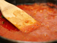 Nem açúcar, nem bicarbonato: é assim que se tira a acidez do tomate sem usar nenhum ingrediente extra!