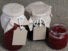 A geleia deve ser armazenada na geladeira ou em temperatura ambiente? Aqui está a resposta