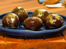 Nem trufa, nem bombom: esse doce brasileiro vai te deixar viciado no primeiro teste! Veja como fazer bala baiana de brigadeiro!