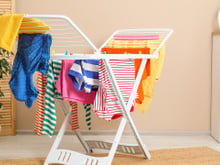 Suas roupas estão secando lentamente? Confira 6 dicas simples do TudoGostoso para acelerar a secagem e evitar o cheiro de mofo
