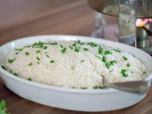 Quer cortar ou reduzir o arroz e não sabe como? Veja alimentos e receitas para substituir o cereal no prato