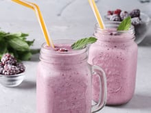Vitamina de banana com amora